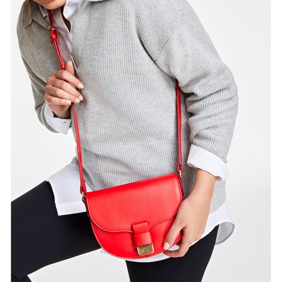 Red Saddle Crossbody Bag NWT Retails:$79.50 - Picture 1 of 2
